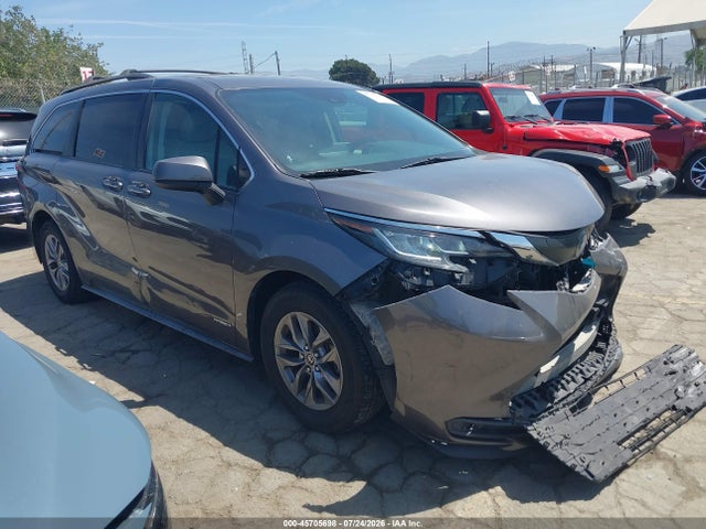 Auction sale of the 2021 Toyota Sienna Le, vin: 5TDKRKEC1MS011508, lot number: 45705698