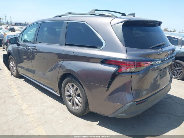 Auction sale of the 2021 Toyota Sienna Le, vin: 5TDKRKEC1MS011508, lot number: 45705698