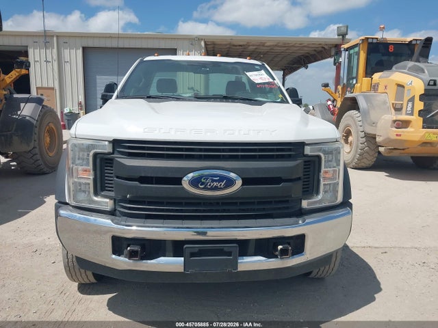 Ford F-550 Chassis Xl 2017 1FDUF5GY7HED79761 Image 12