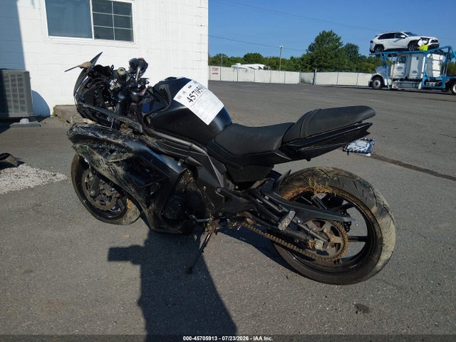 Kawasaki Ex650 E 2016 JKAEXEE11GDA22735 Image 3