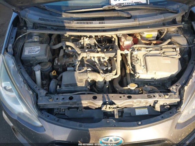 Toyota Prius C Two 2015 JTDKDTB39F1096347 Image 10