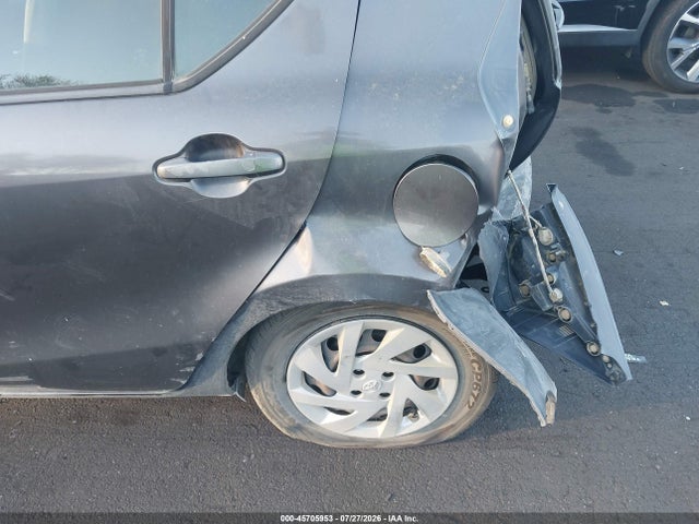 Toyota Prius C Two 2015 JTDKDTB39F1096347 Image 18