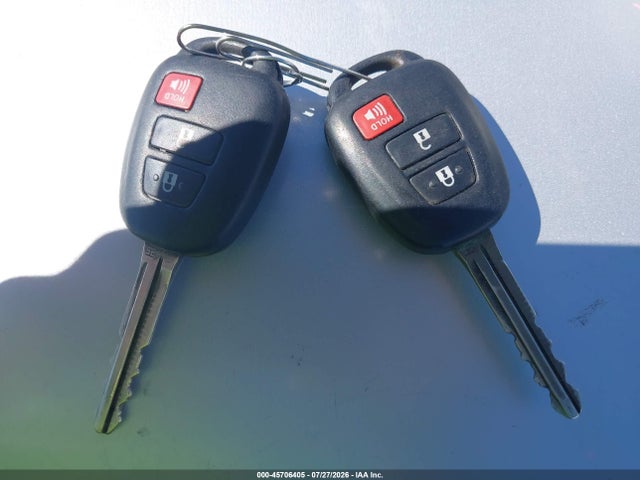 JTMZFREV7HJ712736 Toyota RAV4 LE