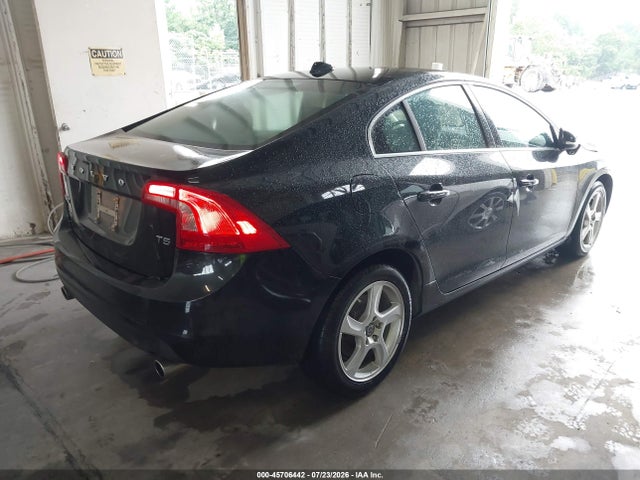 2013 Volvo S60 T5 მანქანა იყიდება აუქციონზე, vin: YV1612FS0D2217161, აუქციონის ნომერი: 45706442