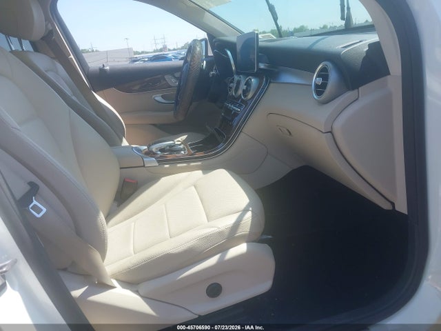 45706590 :رقم المزاد ، WDC0G4KB4HF120209 vin ، 2017 Mercedes-benz Glc 300 4matic مزاد بيع