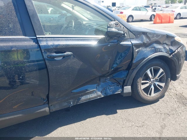 Toyota Rav4 Xle 2017 JTMWFREV2HJ146178 Image 17