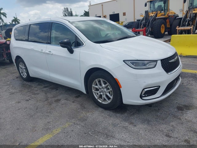 Продажа на аукционе авто 2024 Chrysler Pacifica Touring L, vin: 2C4RC1BG8RR182225, номер лота: 45706843