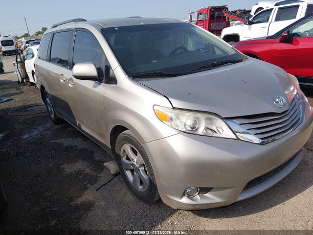 2015 Toyota Sienna Le 8 Passenger მანქანა იყიდება აუქციონზე, vin: 5TDKK3DC5FS631387, აუქციონის ნომერი: 45706913