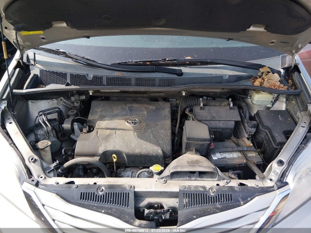 2015 Toyota Sienna Le 8 Passenger მანქანა იყიდება აუქციონზე, vin: 5TDKK3DC5FS631387, აუქციონის ნომერი: 45706913
