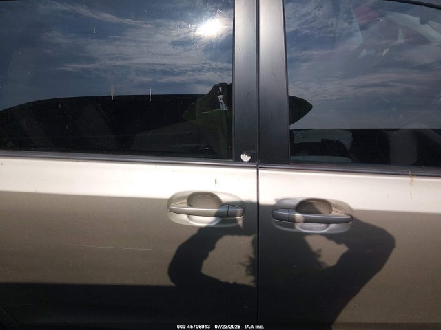 2015 Toyota Sienna Le 8 Passenger მანქანა იყიდება აუქციონზე, vin: 5TDKK3DC5FS631387, აუქციონის ნომერი: 45706913