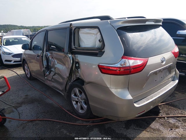 2015 Toyota Sienna Le 8 Passenger მანქანა იყიდება აუქციონზე, vin: 5TDKK3DC5FS631387, აუქციონის ნომერი: 45706913