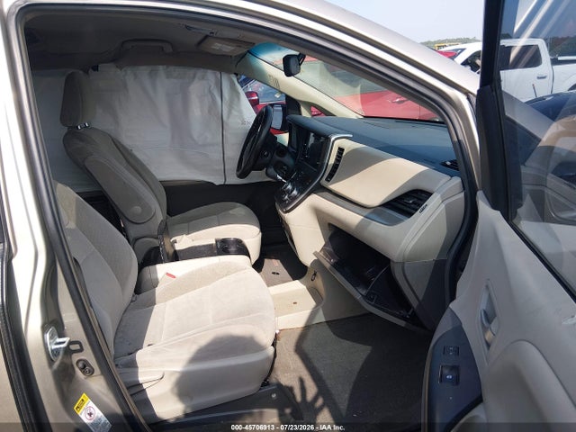 2015 Toyota Sienna Le 8 Passenger მანქანა იყიდება აუქციონზე, vin: 5TDKK3DC5FS631387, აუქციონის ნომერი: 45706913