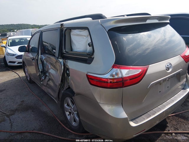 2015 Toyota Sienna Le 8 Passenger მანქანა იყიდება აუქციონზე, vin: 5TDKK3DC5FS631387, აუქციონის ნომერი: 45706913