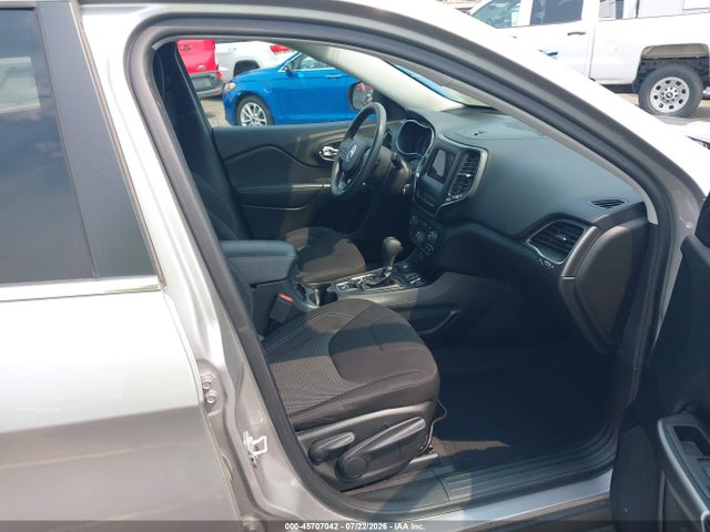 45707042 :رقم المزاد ، 1C4PJMCB1KD486670 vin ، 2019 Jeep Cherokee Latitude 4x4 مزاد بيع