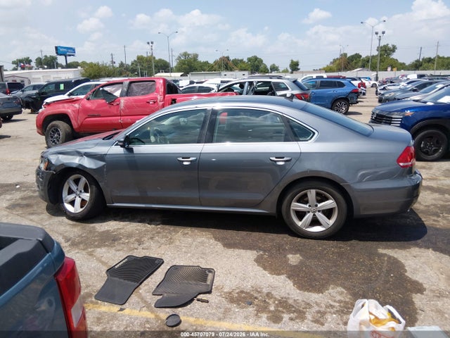 2013 Volkswagen Passat 2.5l Se მანქანა იყიდება აუქციონზე, vin: 1VWBH7A35DC128044, აუქციონის ნომერი: 45707079