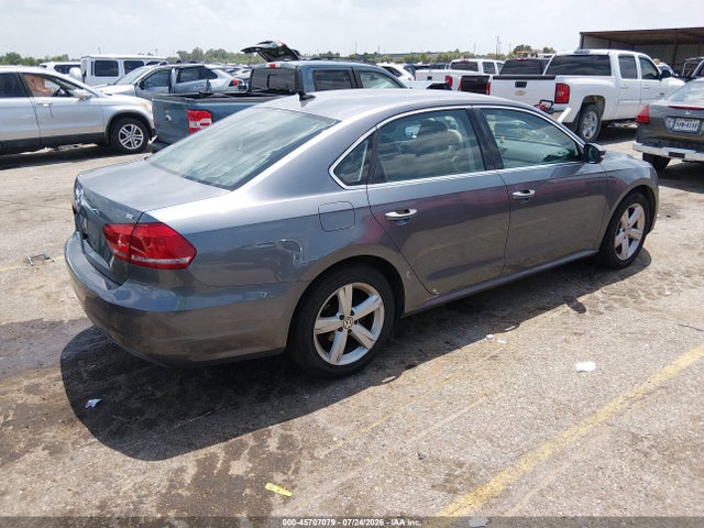 2013 Volkswagen Passat 2.5l Se მანქანა იყიდება აუქციონზე, vin: 1VWBH7A35DC128044, აუქციონის ნომერი: 45707079