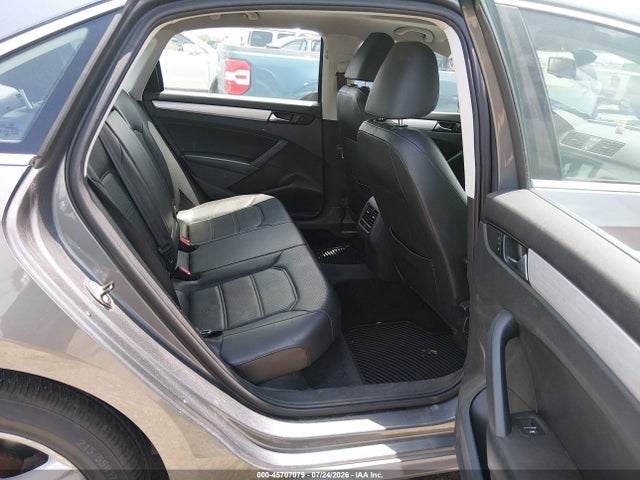 2013 Volkswagen Passat 2.5l Se მანქანა იყიდება აუქციონზე, vin: 1VWBH7A35DC128044, აუქციონის ნომერი: 45707079