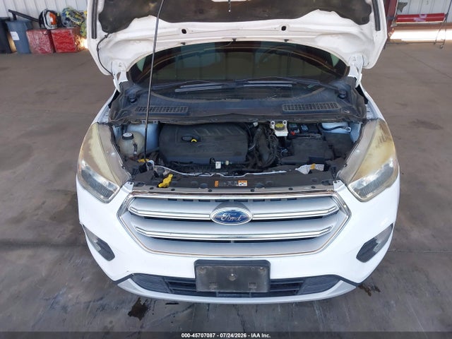 1FMCU9GD3JUA97876 Ford ESCAPE SE