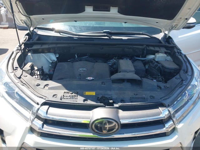 Toyota Highlander Limited Platinum 2018 5TDDZRFH8JS898726 Image 10