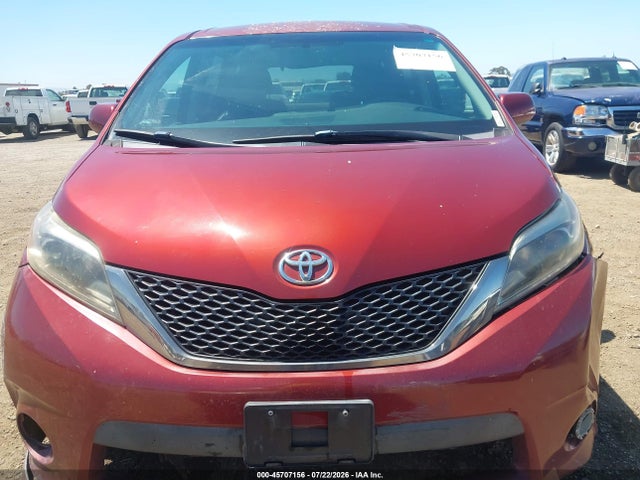 5TDXZ3DC4HS878727 Toyota Sienna Se 8 Passenger