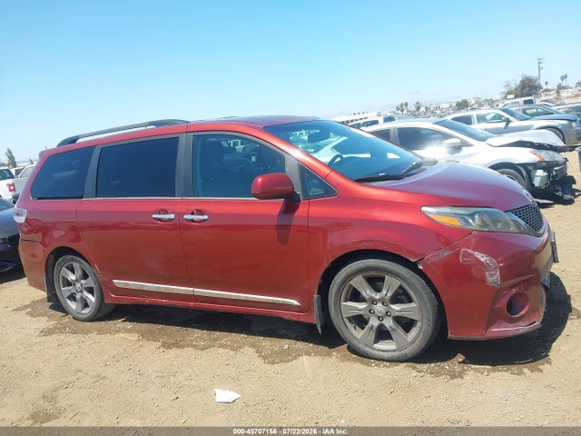 5TDXZ3DC4HS878727 Toyota Sienna Se 8 Passenger