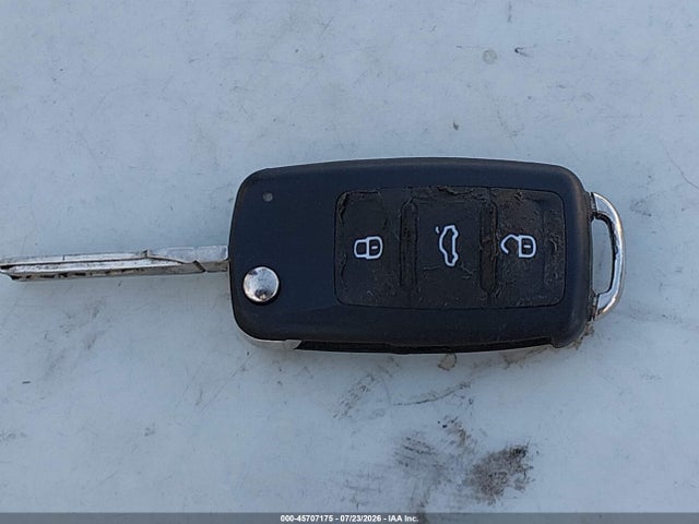 WVGAV3AX8EW530784 Volkswagen TIGUAN S