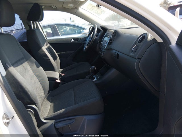 WVGAV3AX8EW530784 Volkswagen TIGUAN S