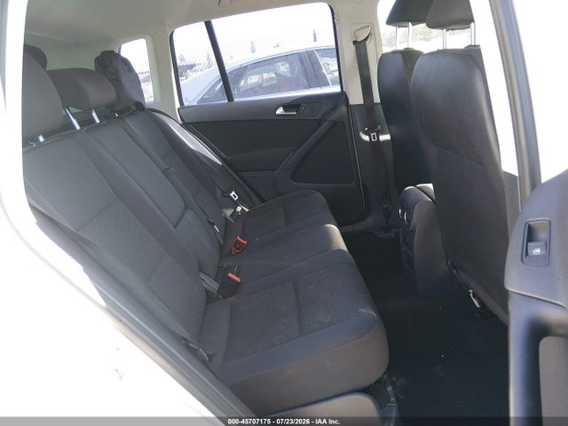 WVGAV3AX8EW530784 Volkswagen TIGUAN S