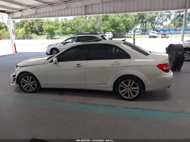 Продажа на аукционе авто 2012 Mercedes-benz C 300, vin: WDDGF8BB8CR191568, номер лота: 45707301