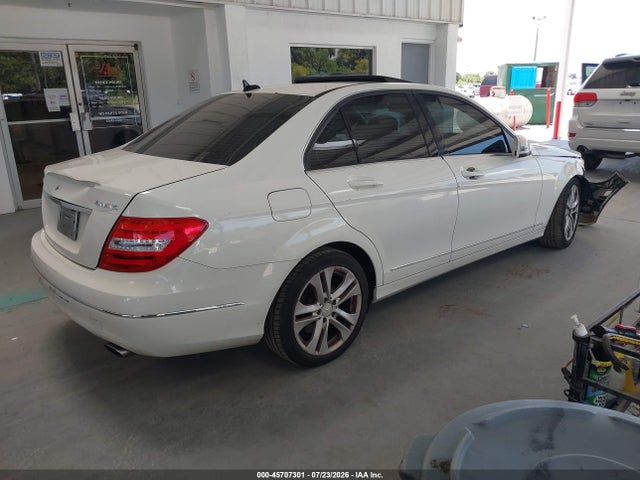 Продажа на аукционе авто 2012 Mercedes-benz C 300, vin: WDDGF8BB8CR191568, номер лота: 45707301