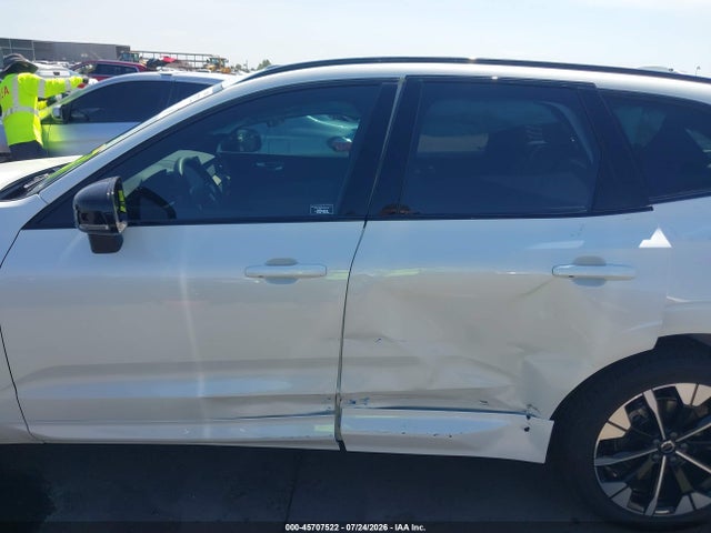 Volvo Xc60 B5 Plus 2026 YV4M12RC3T1426803 Image 14