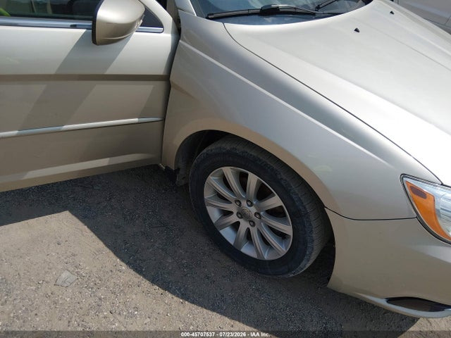 Chrysler 200 Touring 2014 1C3CCBBG3EN195522 Image 12