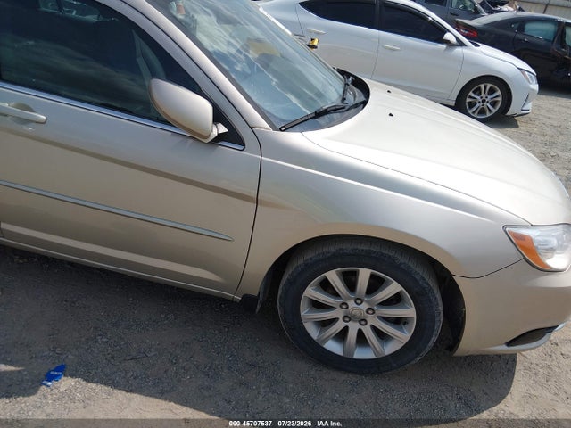 Chrysler 200 Touring 2014 1C3CCBBG3EN195522 Image 13