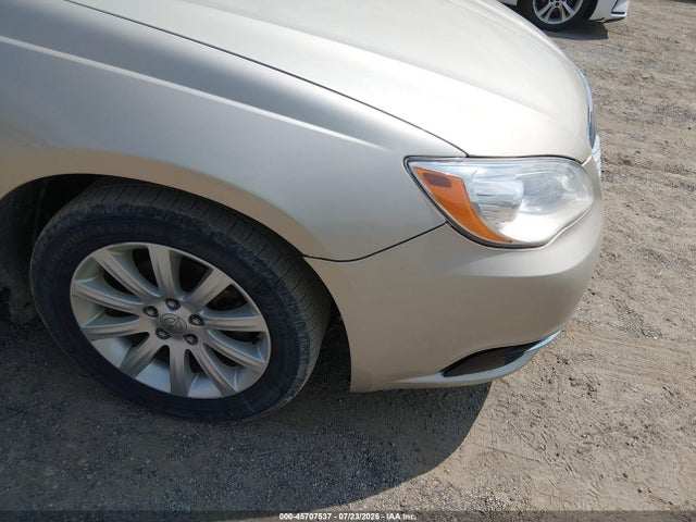 Chrysler 200 Touring 2014 1C3CCBBG3EN195522 Image 14