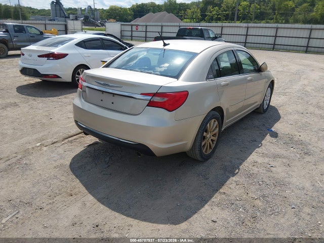 Chrysler 200 Touring 2014 1C3CCBBG3EN195522 Image 4