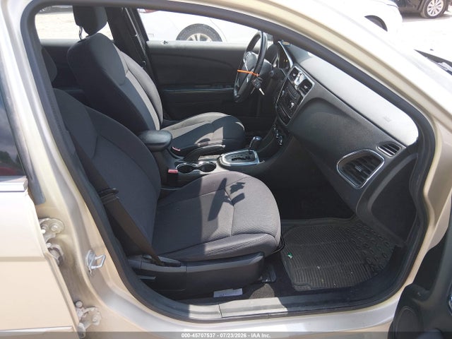 Chrysler 200 Touring 2014 1C3CCBBG3EN195522 Image 5
