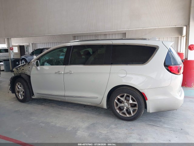 2017 Chrysler Pacifica Limited მანქანა იყიდება აუქციონზე, vin: 2C4RC1GG0HR592539, აუქციონის ნომერი: 45707643
