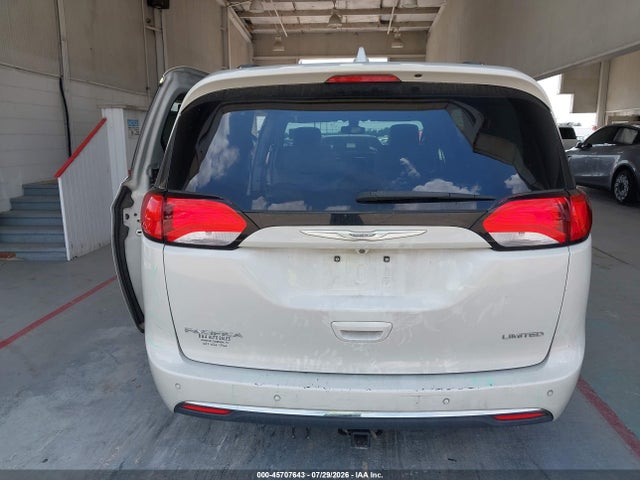 2017 Chrysler Pacifica Limited მანქანა იყიდება აუქციონზე, vin: 2C4RC1GG0HR592539, აუქციონის ნომერი: 45707643