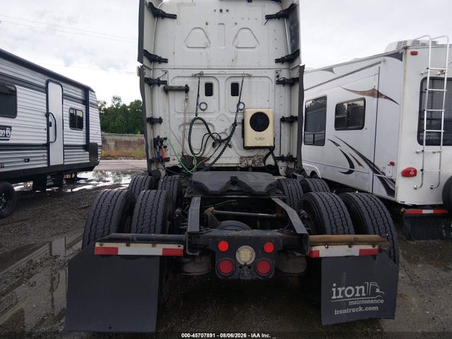45707891 :رقم المزاد ، 1FUJGLDR8GLGV6428 vin ، 2016 Freightliner Cascadia 125 مزاد بيع