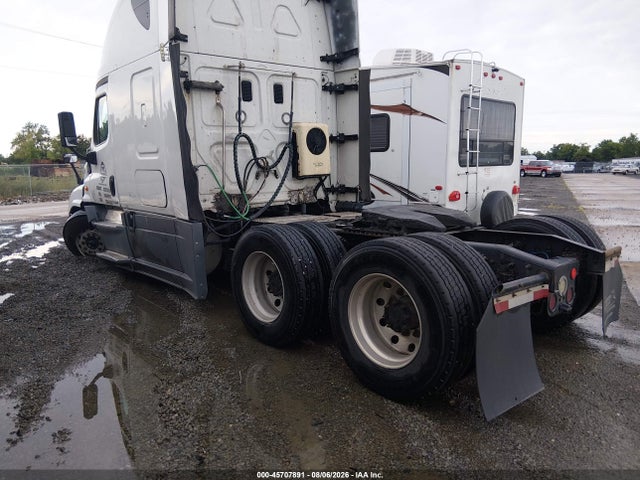 45707891 :رقم المزاد ، 1FUJGLDR8GLGV6428 vin ، 2016 Freightliner Cascadia 125 مزاد بيع