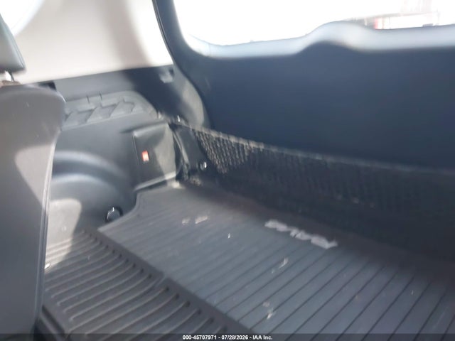Toyota Rav4 Limited 2016 JTMYFREV9GJ081935 Image 22