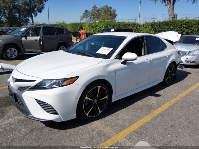 Toyota CAMRY SE 2018 4T1B11HK4JU609440 Image 2
