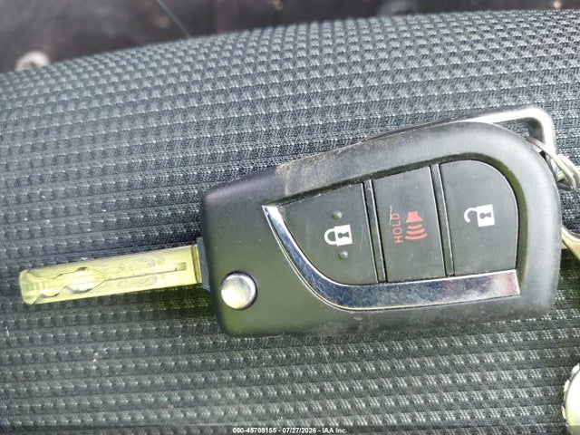 2T3F1RFV4RW470751 Toyota RAV4 LE