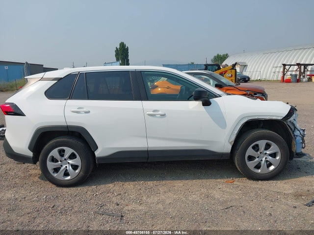 2T3F1RFV4RW470751 Toyota RAV4 LE