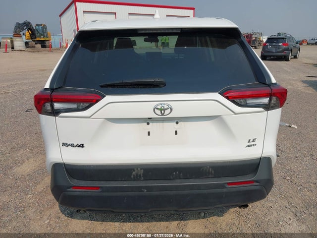 2T3F1RFV4RW470751 Toyota RAV4 LE