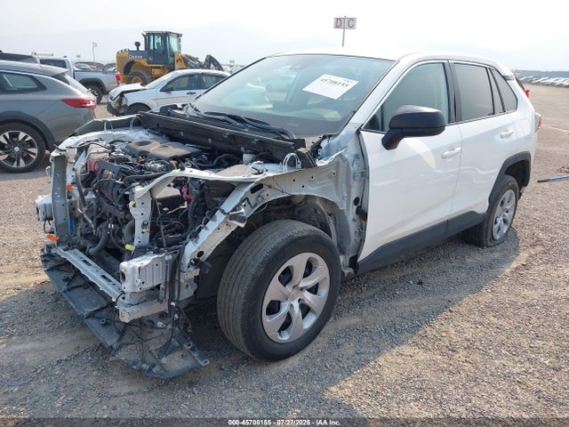 2T3F1RFV4RW470751 Toyota RAV4 LE