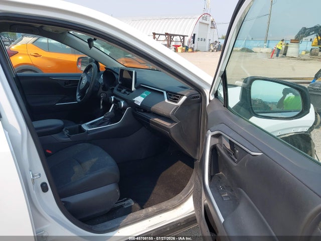 2T3F1RFV4RW470751 Toyota RAV4 LE