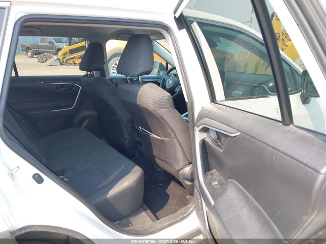 2T3F1RFV4RW470751 Toyota RAV4 LE