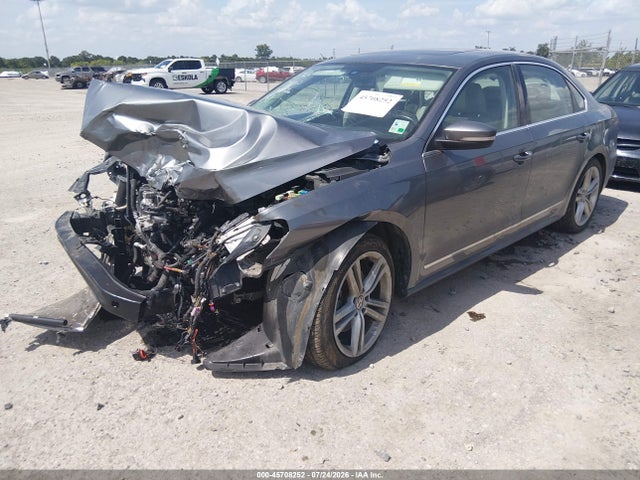 Продаж на аукціоні авто 2015 Volkswagen Passat 2.0l Tdi Sel Premium, vin: 1VWCV7A36FC065164, номер лоту: 45708252