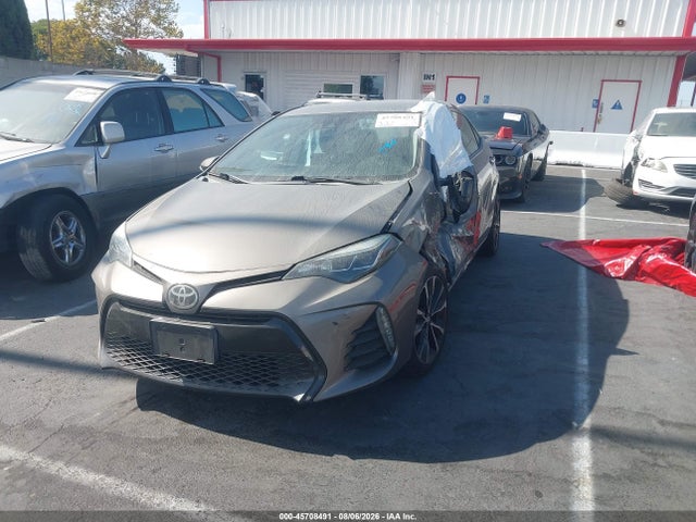 Toyota COROLLA SE 2018 5YFBURHE1JP747616 Image 2